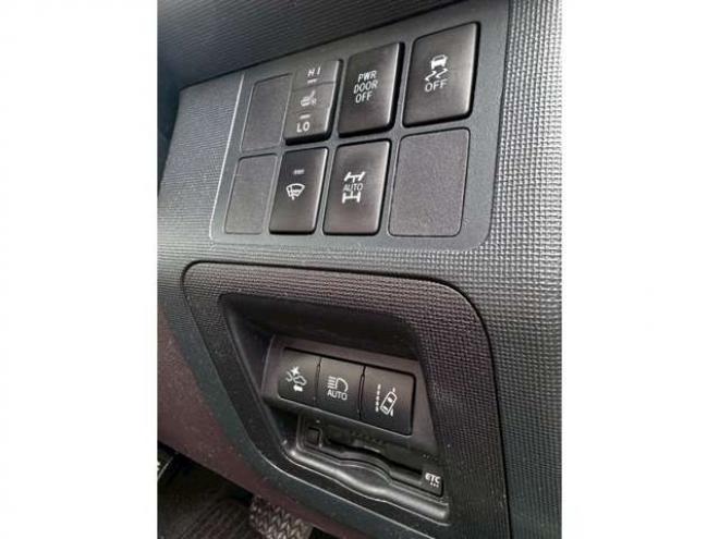 スペイド1.5 G 4WD　トヨタセーフティセンス　プッシュスタート　ナビ　バックカメラ　フルセグTV シートヒーター　ステアリングヒーター　ワイパーデアイサー　パワースライドドア 1500