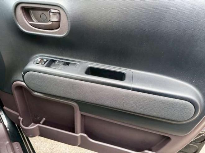 スペイド1.5 G 4WD　トヨタセーフティセンス　プッシュスタート　ナビ　バックカメラ　フルセグTV シートヒーター　ステアリングヒーター　ワイパーデアイサー　パワースライドドア 1500