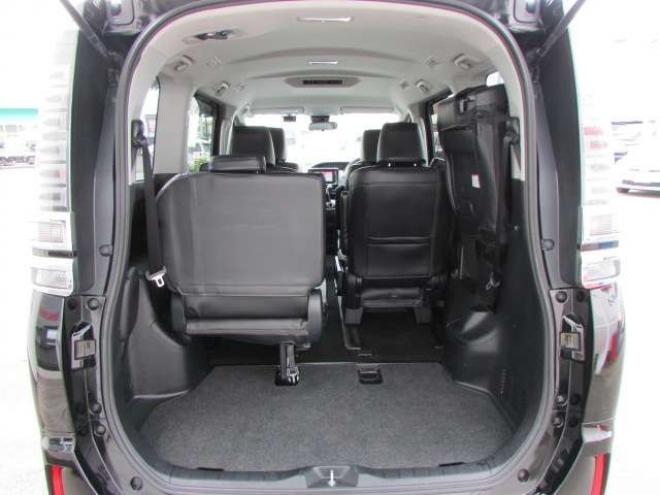 ヴォクシー2.0 X 4WD　トヨタセーフティセンス/LEDヘッドライト/両側パワースライドドア/ETC/社外ナビ/フルセグTV/バックカメラ/スマートキー一体式エンジンスターター 2000