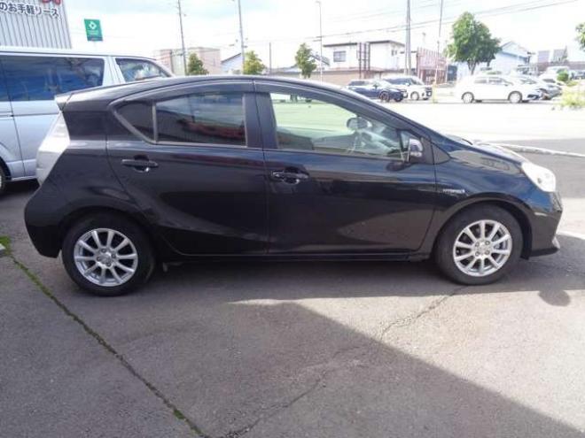 アクア1.5 S　ワンオーナー　スマートキー　純正エンスタ　純正ナビ 2WD 1500