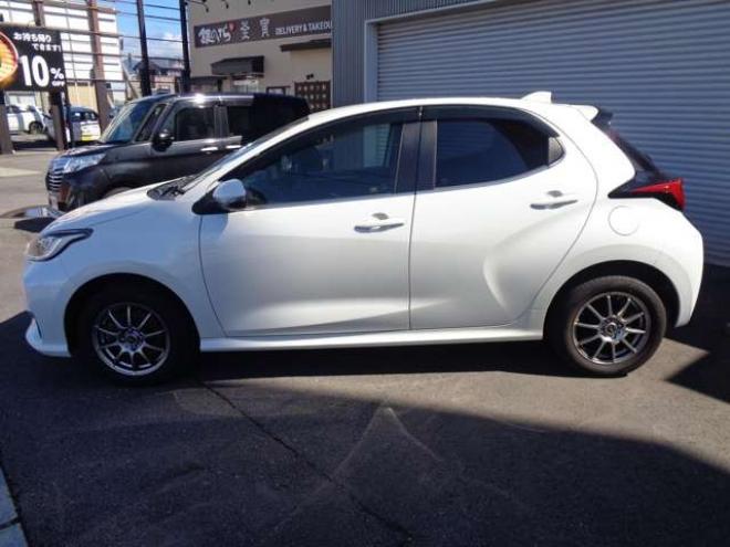 ヤリス1.5 ハイブリッド Z E-Four 4WD　ワンオーナー　スマートキー　純正エンスタ　純正ナビ 1500