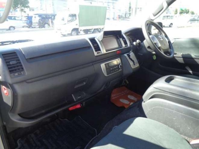 ハイエースバン3.0 スーパーGL ロング ディーゼルターボ 4WD　R4年タイミングベルト交換　キーレス　ナビ　ワンセグ　バックカメラ　バッドラッカー17インチアルミホイール　415コブラボンネット・フロントスポイラー 3000