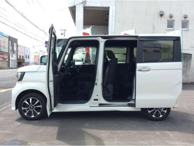 N-BOXカスタム 660 G EX ホンダセンシング 4WD　パワスラ　シートヒーター　スマートキー　プッシュスタート　クルーズコントロール　ホンダ純正ナビ　バックカメラ　電動格納ミラー　横滑り防止装置　車線逸脱防止　衝突被害軽減システム　オートライト　ETC 660