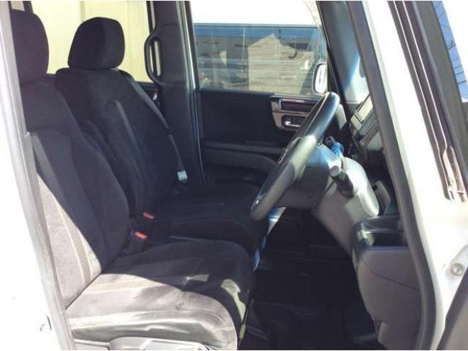 N-BOXカスタム 660 G EX ホンダセンシング 4WD　パワスラ　シートヒーター　スマートキー　プッシュスタート　クルーズコントロール　ホンダ純正ナビ　バックカメラ　電動格納ミラー　横滑り防止装置　車線逸脱防止　衝突被害軽減システム　オートライト　ETC 660