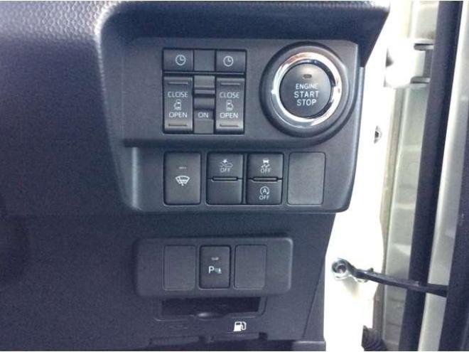 ルーミー1.0 カスタム G 4WD　両側パワスラ　プッシュスタート　スマキー　LEDヘッドライト&フォグ　クルーズコントロール　横滑り防止　衝突被害軽減システム　アイドリングストップ　バックカメラ　トヨタ純正ナビ　フルセグTV 1000