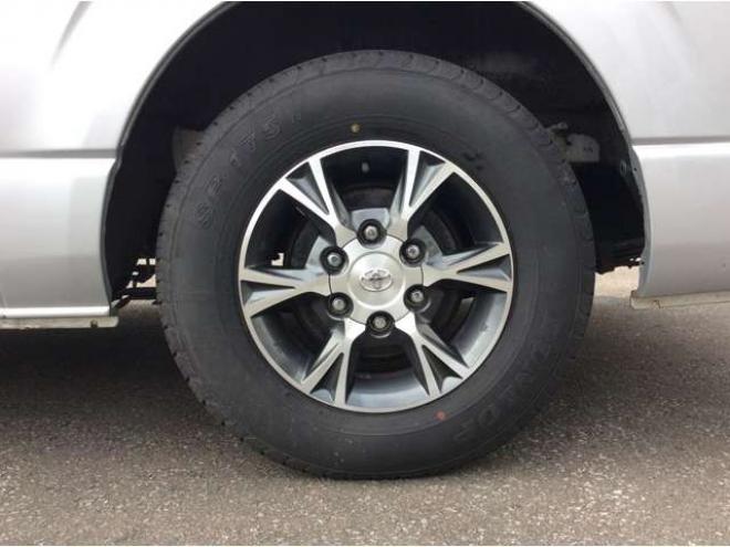 ハイエース2.7 グランドキャビン 4WD　片側パワースライドドア　前後ドライブレコーダー　リアヒーター&クーラー　キーレス　横滑り防止　純正ナビ　ワンセグTV　Bluetooth　CD　FM/AM　ETC　15インチAW　電動格納ミラー　バックカメラ 2700