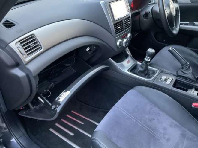 インプレッサハッチバックSTI 2.0 WRX 4WD　Defi3連メーター(ブースト計・油温計・油圧計)　ETC　運転席パワーシート　プッシュスタート 2000