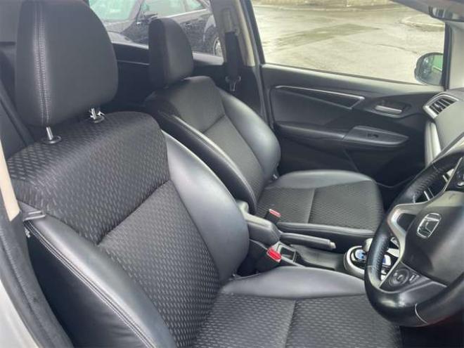 フィット1.5 ハイブリッド Lパッケージ 4WD　ナビ　TV　Rカメラ　レーダーブレーキ　LEDライト　エンスタ　ドラレコ　ETC 1500