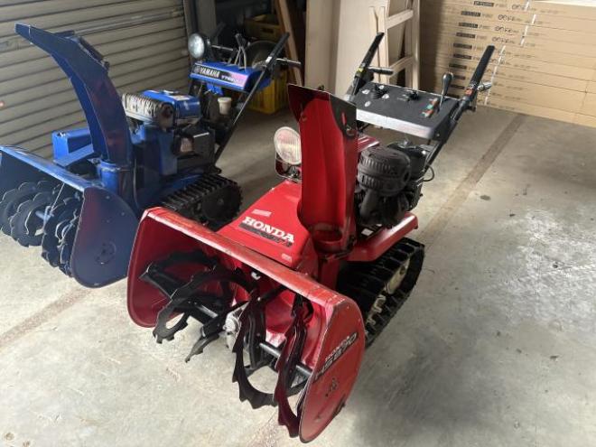除雪機ホンダ8馬力14.8万円　ヤマハ6馬力 9.8万円　