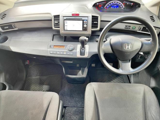 フリード1.5Gジャストセレクション 4WD 5年保証 パワスラ ナビTV 夏冬タイヤ Bカメ 寒冷地仕様 禁煙 車検整備2年付 修復歴無