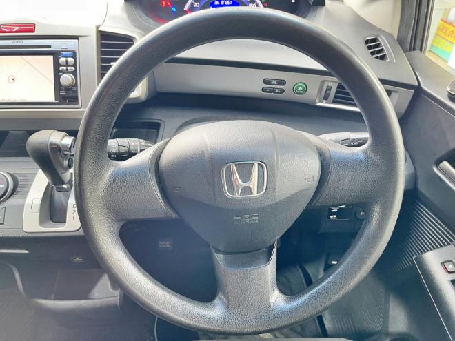 フリード1.5Gジャストセレクション 4WD 5年保証 パワスラ ナビTV 夏冬タイヤ Bカメ 寒冷地仕様 禁煙 車検整備2年付 修復歴無