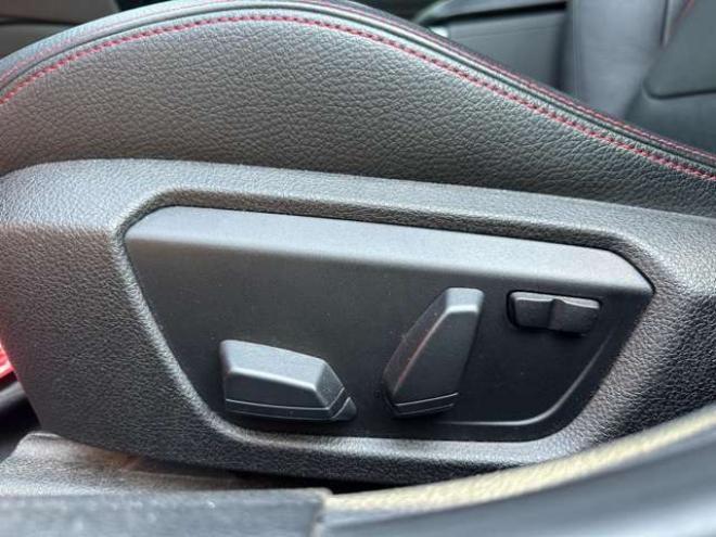 BMW3シリーズ 320i xドライブ 4WD　電動シート/ナビ/Bカメラ/CD/Bluetooth 正規輸入車 2000