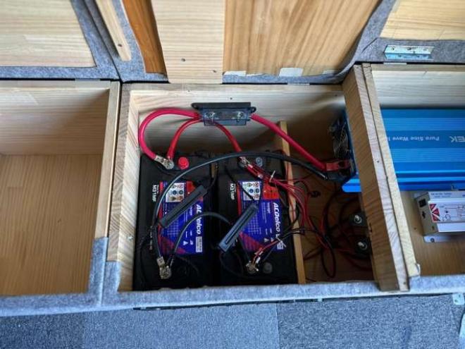 ハイエースバン2.7 DX ワイド スーパーロング ハイルーフ GLパッケージ 4WD　ハイルーフ　サブバッテリー　ベットキット　ワンオーナー　パワステ　パワーウィンドウ　キーレス　片側スライドドア 2700