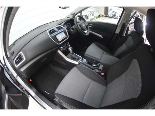 SX4S-CROSS 1.6 4WD　ワンオーナー車ALLGRIP4WD横滑り防止装置パドルシフト横滑り防止装置7インチワイドナビTVディスチャージヘッドライトETCクルーズコントロール 