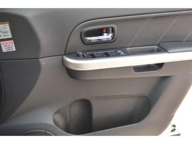 エスクード2.4 ランドブリーズ 4WD　ワンオーナー特別仕様車4WD横滑り防止装置クルーズコントロールSDナビTVバックカメラHIDライト電動ガラスサンルーフクルーズコントロール 2400