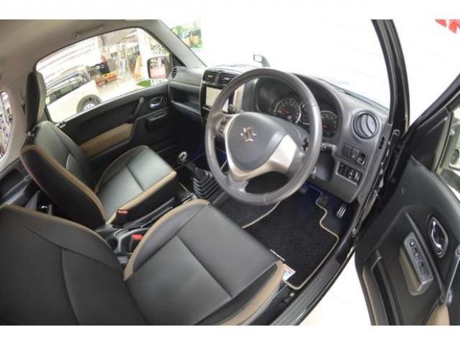 ジムニーランドベンチャー 4WD　ワンオーナー特別仕様車5速マニュアル4WDターボ7インチワイドナビTVバックカメラETCハーフレザーシートヒーター 660