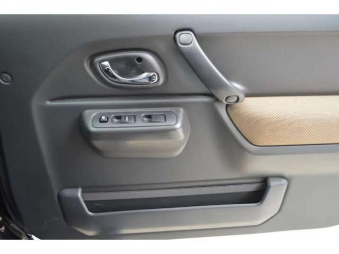 ジムニーランドベンチャー 4WD　ワンオーナー特別仕様車5速マニュアル4WDターボ7インチワイドナビTVバックカメラETCハーフレザーシートヒーター 660