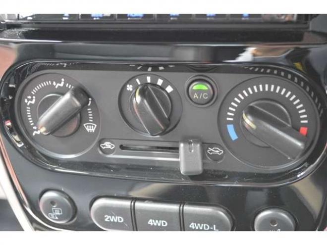 ジムニーランドベンチャー 4WD　ワンオーナー特別仕様車パートタイム4WDターボSDナビTVハーフレザーシートヒーター禁煙車マッドフラップ純正16インチアルミホイル 660