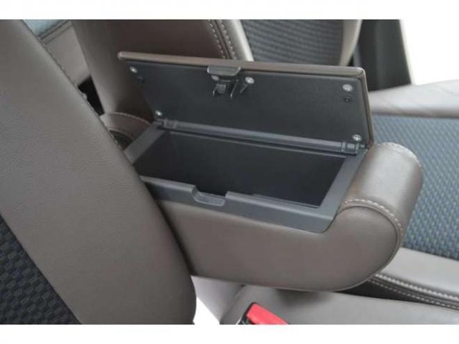 ハスラーJスタイルIII 4WD　ワンオーナー車Sエネチャージ4WDセーフティサポート搭載アイドリングストップ横滑り防止装置7インチワイドナビTVハーフレザーシートヒーターLEDライト 660