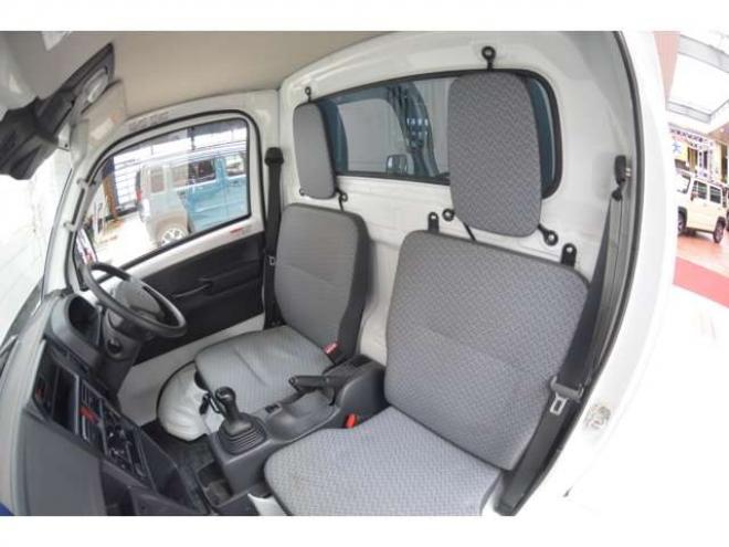 キャリー浅底ダンプ 1方開 4WD　浅底ダンプワンオーナー車5速マニュアルセーフティサポート搭載デュアルセンサーブレーキサポート誤発信抑制機能横滑り防止装置キーレスエントリー電動油圧式ダンプ 660