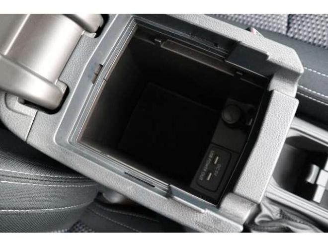 フォレスター2.0i-L アイサイト 4WD　CDオーディオ　ETC　全席シートヒーター　ステアリング連動ヘッドライト　オートライト　オートワイパー　アダプティブクルーズコントロール　パドルシフト 2000