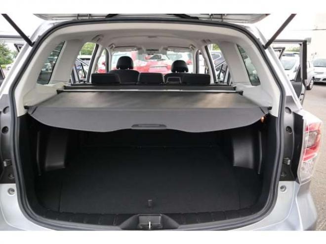 フォレスター2.0i-L アイサイト 4WD　CDオーディオ　ETC　全席シートヒーター　ステアリング連動ヘッドライト　オートライト　オートワイパー　アダプティブクルーズコントロール　パドルシフト 2000