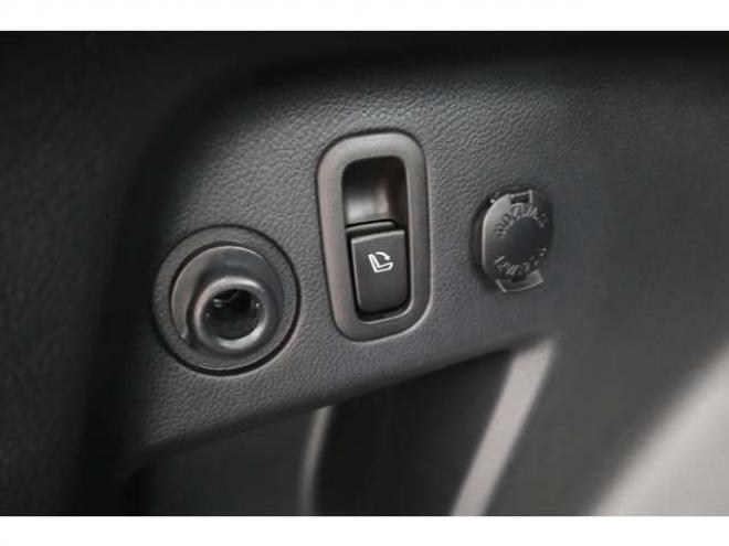 フォレスター2.0i-L アイサイト 4WD　CDオーディオ　ETC　全席シートヒーター　ステアリング連動ヘッドライト　オートライト　オートワイパー　アダプティブクルーズコントロール　パドルシフト 2000