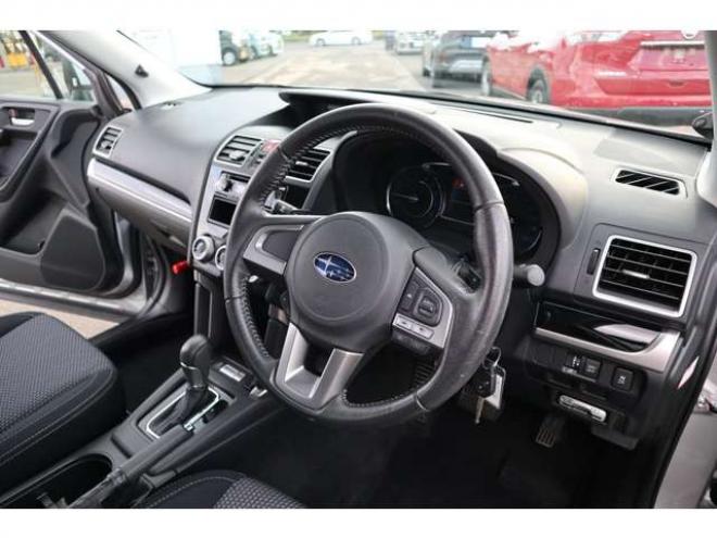 フォレスター2.0i-L アイサイト 4WD　CDオーディオ　ETC　全席シートヒーター　ステアリング連動ヘッドライト　オートライト　オートワイパー　アダプティブクルーズコントロール　パドルシフト 2000