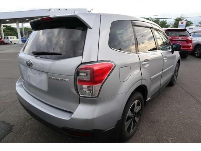 フォレスター2.0i-L アイサイト 4WD　CDオーディオ　ETC　全席シートヒーター　ステアリング連動ヘッドライト　オートライト　オートワイパー　アダプティブクルーズコントロール　パドルシフト 2000