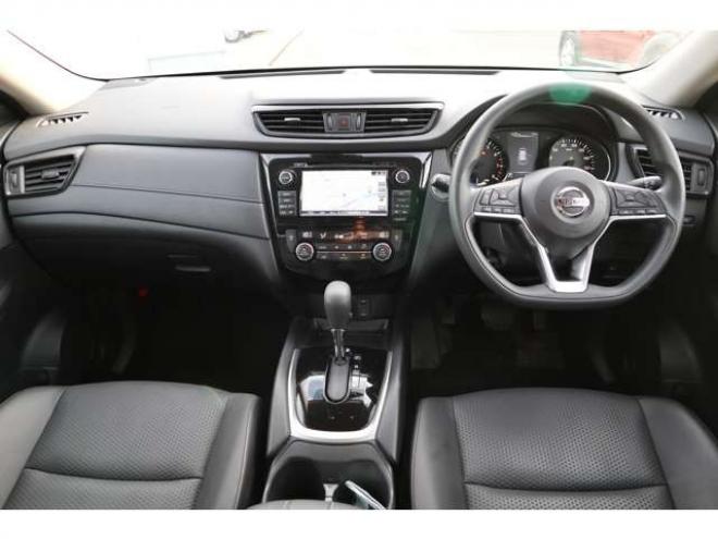 エクストレイル2.0 20S ハイブリッド 4WD　純正フルセグナビ　ETC　アラウンドビューカメラ　パーキングアシスト　ヒルディセントコントロール　クルーズコントロール　パーキングソナー 2000