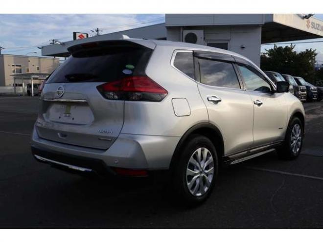 エクストレイル2.0 20S ハイブリッド 4WD　純正フルセグナビ　ETC　アラウンドビューカメラ　パーキングアシスト　ヒルディセントコントロール　クルーズコントロール　パーキングソナー 2000