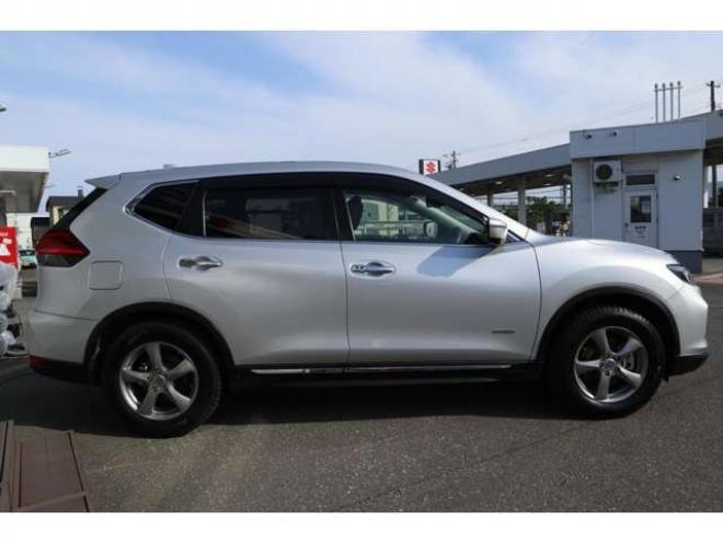 エクストレイル2.0 20S ハイブリッド 4WD　純正フルセグナビ　全方位モニター　ETC インテリジェントルームミラー　ヒルディセントコントロール 2000