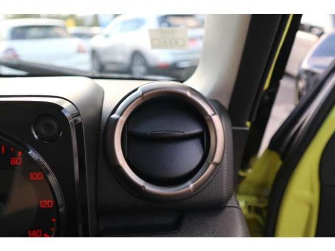 ジムニーXC 4WD　LEDヘッドライト　ヘッドライトウォッシャー　オートライト　デュアルセンサーブレーキサポート　シートヒーター 660