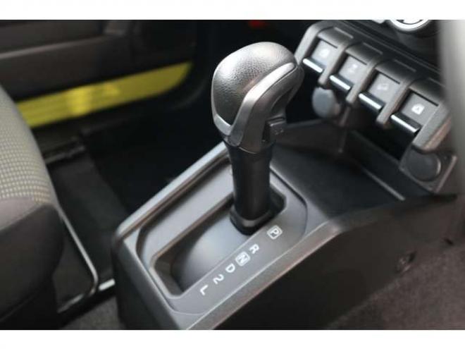 ジムニーXC 4WD　LEDヘッドライト　ヘッドライトウォッシャー　オートライト　デュアルセンサーブレーキサポート　シートヒーター 660