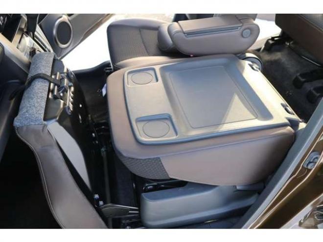 ハスラーJスタイルIIIターボ 4WD　1オーナー　特別仕様　4WD　ターボ　衝突軽減ブレーキ　CDプレイヤー　クルーズコントロール　LEDヘッドライト　オートエアコン　シートヒーター 660