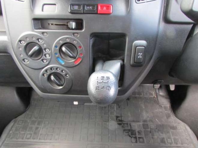 タウンエースバン1.5 GL 4WD　パートタイム4WD　ディスプレイオーディオ　リアヒーター　リアフォグ　GRIPMAX　MUDRAGE　M/Tホワイト　アイドリングストップ　横滑り防止　　フローティングビッグCarPlay対応　Bluetooth　社外14インチAW 1500