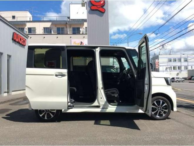 N-BOXカスタム 660 G EX ホンダセンシング 4WD　パワスラ　シートヒーター　スマートキー　プッシュスタート　クルーズコントロール　ホンダ純正ナビ　バックカメラ　電動格納ミラー　横滑り防止装置　車線逸脱防止　衝突被害軽減システム　オートライト　ETC 660