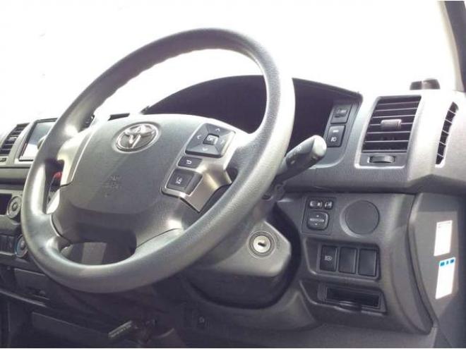 ハイエースバン2.8 DX ロング GLパッケージ ディーゼルターボ 4WD　キーレス　両側スライドドア　バックカメラ　メモリナビ　フルセグTV　フロントフォグランプ　衝突被害軽減システム　車線逸脱防止　横滑り防止装置　パワーヒート　オートマチックハイビーム　電動格納ミラー 2800