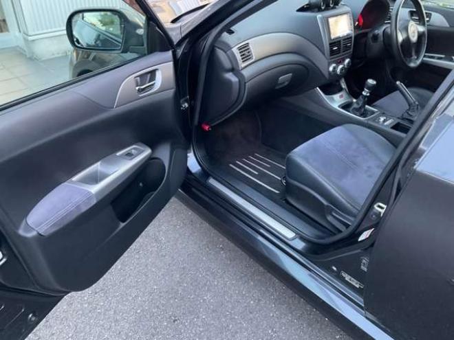 インプレッサハッチバックSTI 2.0 WRX 4WD　Defi3連メーター(ブースト計・油温計・油圧計)　ETC　運転席パワーシート　プッシュスタート 2000