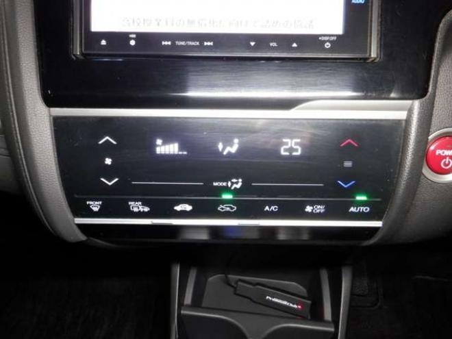 フィット1.5 ハイブリッド Fパッケージ 4WD　ナビ・TV・Bluetooth・LEDヘッドライト・ワイパーデアイサー・純正エンスタ・フォグランプ・スマートキー・プッシュスタート・寒冷地仕様 1500