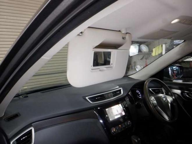 エクストレイル2.0 20S 2列車 4WD　ナビ・TV・B/T・Bカメラ・Aストップ・ライトレベライザー・ECOモード・VDC・カプロンシート・キーレス・社外AW 2000