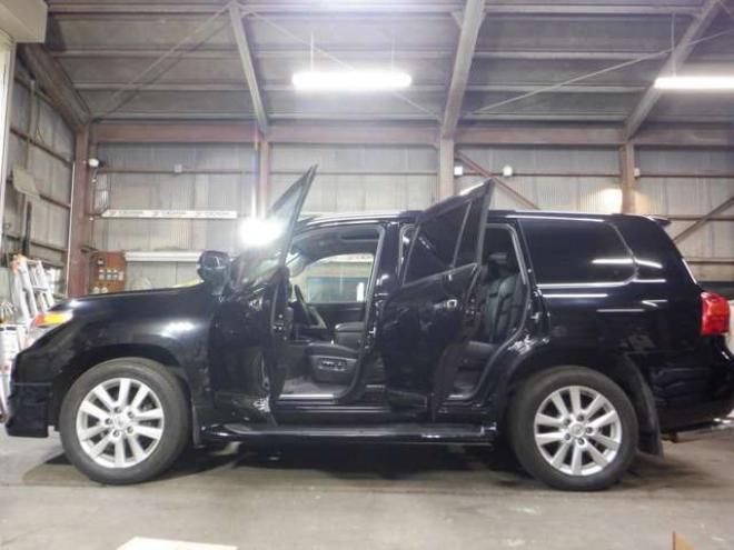 ランドクルーザー200 4.6 ZX 4WD　本州仕入・ナビ・TV・B/T・サンルーフ・革　Bカメラ・ガナドールマフラー・ヒッチメンバー・シートヒーター・エアコン・電動シート・電動リアゲート 4600