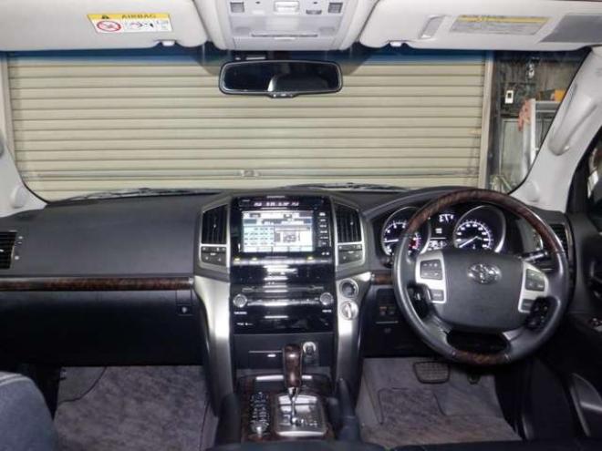 ランドクルーザー200 4.6 ZX 4WD　本州仕入・ナビ・TV・B/T・サンルーフ・革　Bカメラ・ガナドールマフラー・ヒッチメンバー・シートヒーター・エアコン・電動シート・電動リアゲート 4600