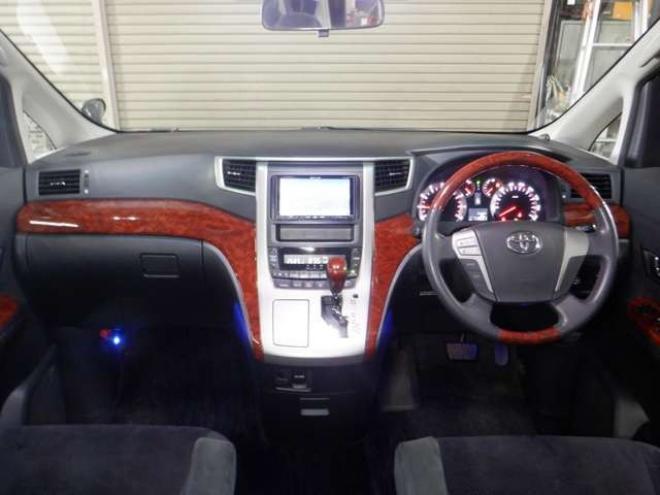 ヴェルファイア2.4 Z プラチナセレクション 4WD　ナビ・TV・Bカメラ・両側電動・電動Rゲート・スマートキー・プッシュスタート・HID・クリアランスソナ・リアモニター・オットマン・クルコン 2400