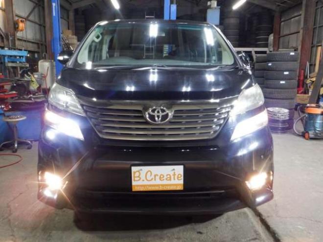 ヴェルファイア2.4 Z プラチナセレクション 4WD　ナビ・TV・Bカメラ・両側電動・電動Rゲート・スマートキー・プッシュスタート・HID・クリアランスソナ・リアモニター・オットマン・クルコン 2400