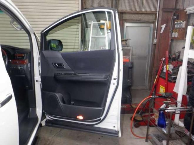 ヴェルファイア2.4 Z プラチナセレクションII 4WD　ナビ・TV・Bカメラ・両側パワスラ・ETC・本州仕入・B/T・フリップダウンモニター・パワーバックドア・HID・フォグランプ・スマートキー 2400