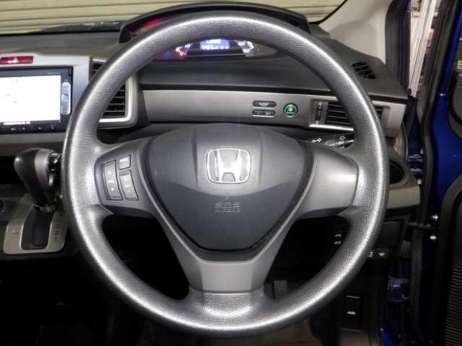 フリード1.5 G ジャストセレクション 4WD　Bluetoothオーディオ・ETC・両側パワスラ・ワイパーデアイサー・HID・スマートキー・ドアバイザー・ナビ・B/T・TV・バックカメラ 1500