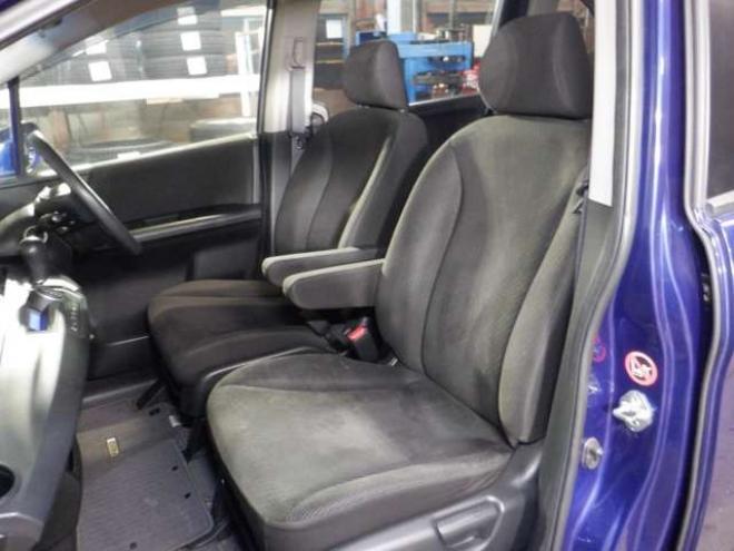 フリード1.5 G ジャストセレクション 4WD　Bluetoothオーディオ・ETC・両側パワスラ・ワイパーデアイサー・HID・スマートキー・ドアバイザー・ナビ・B/T・TV・バックカメラ 1500