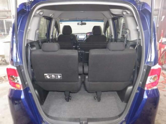 フリード1.5 G ジャストセレクション 4WD　Bluetoothオーディオ・ETC・両側パワスラ・ワイパーデアイサー・HID・スマートキー・ドアバイザー・ナビ・B/T・TV・バックカメラ 1500