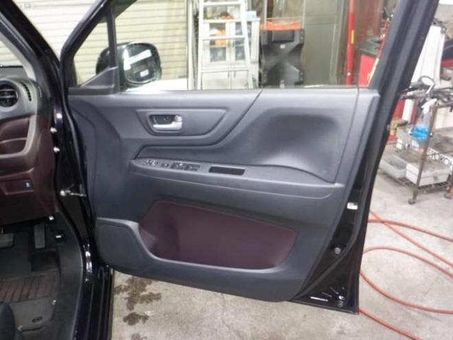 N-WGNカスタムG 4WD　ナビ　TV　B/T　アイドリングストップ　スマートキー　プッシュスタート　HID　ETC　DVD再生　ベンチシート　フォグランプ　ドアバイザー　純正AW　オートライト 660